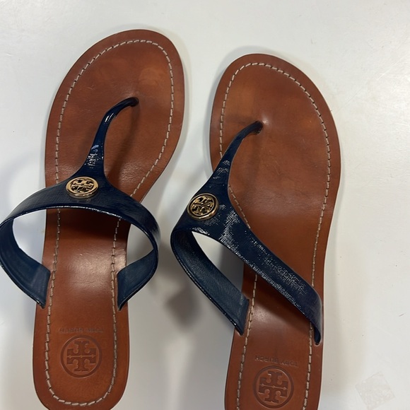 Beautiful size 10 navy Tory Burch sandals - Picture 3 of 4